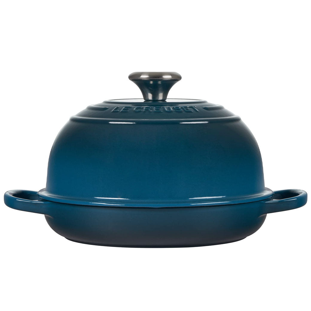 Le Creuset 9.5″ (1.75 qt.) Signature Bread Oven