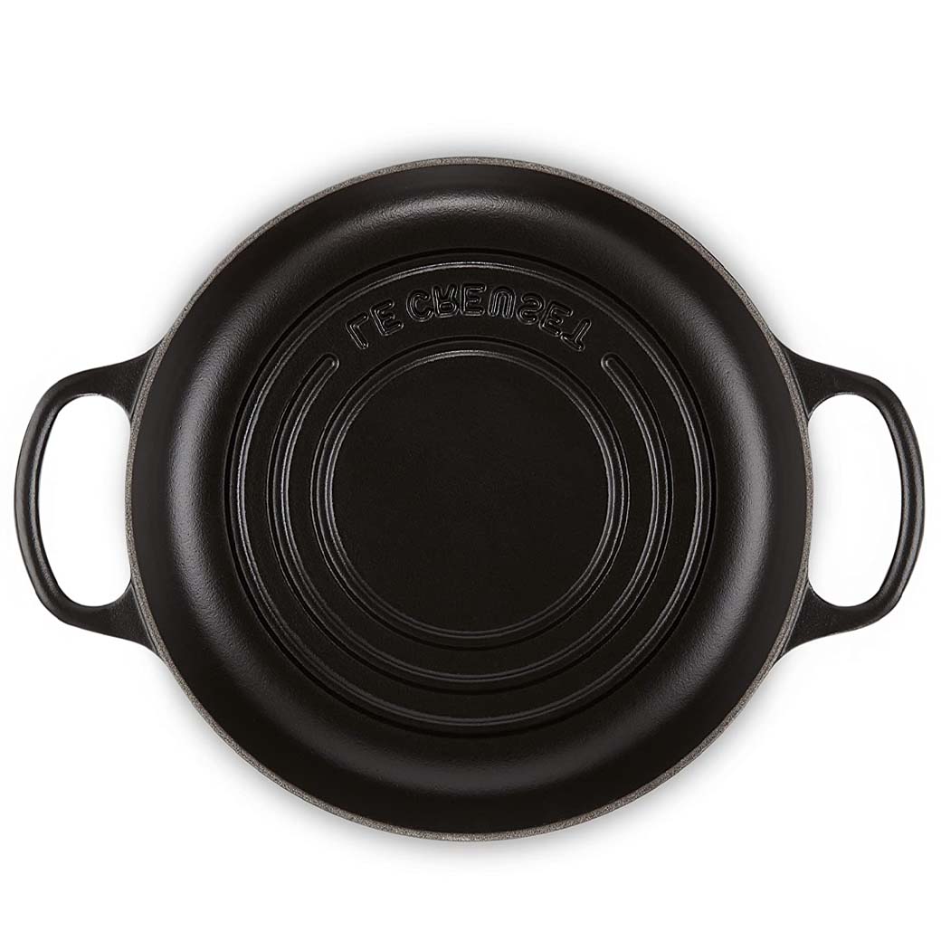 Le Creuset 9.5″ (1.75 qt.) Signature Bread Oven